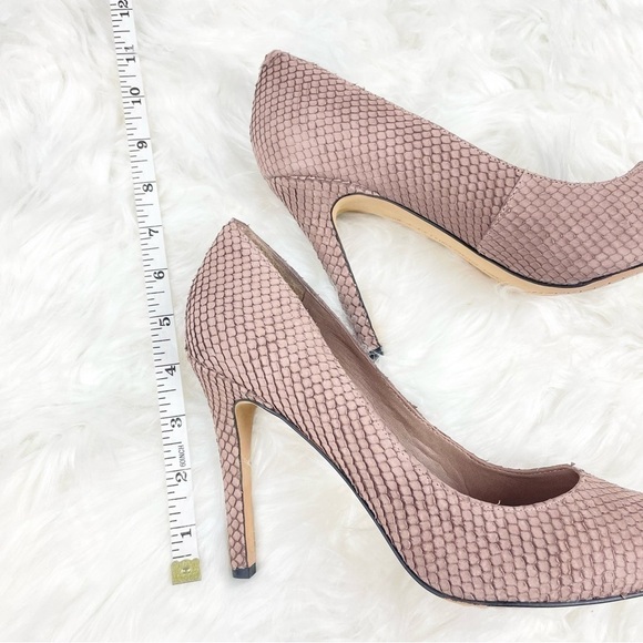 VINCE Camuto Kain Mauve Textured Leather Scale Heels Size 9.5 - Picture 8 of 8
